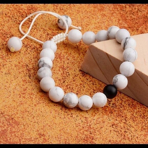 Natural Stone White Yin/Yang Beaded Bracelet - Picture 1 of 4